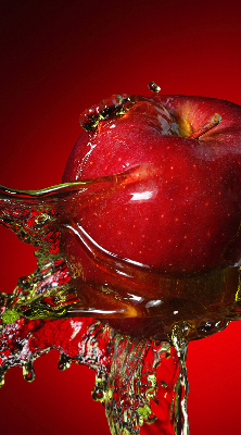 Roleta wewnętrzna Czerwone jabłko w wodzie