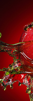 Roleta wewnętrzna Czerwone jabłko w wodzie