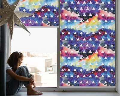 Roleta na okno Białe trójkąty na kolorowym tle