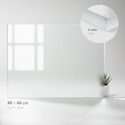 Szklany blat na stół w półprzezroczystym wykończeniu