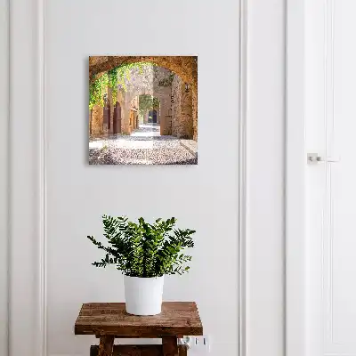 Skrzynka na klucze Kamienna uliczka z architekturą i zielenią