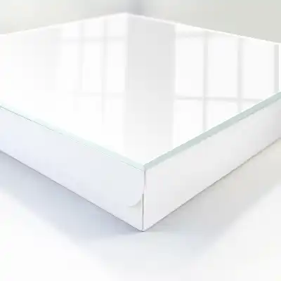 Minimalistyczna ozdobna szafka na klucze w kolorze białym