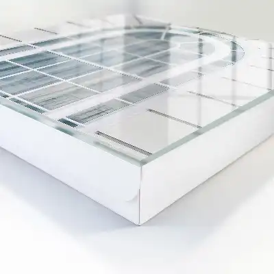 Ozdobna szafka na klucze w stylu klasycznej elegancji z białymi ramami