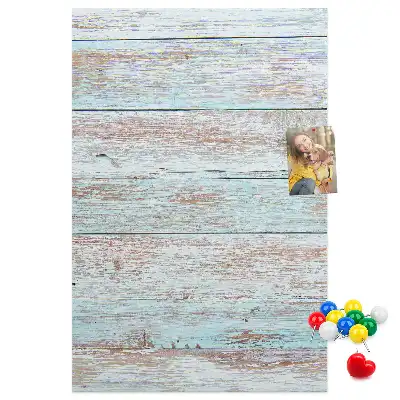 Tablica korkowa z motywem jasnych pastelowych desek