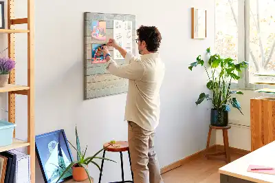 Kolorowa tablica korkowa w pastelowych odcieniach