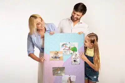 Tablica korkowa z wzorem w pastelach