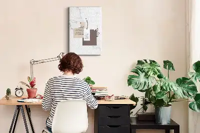 Tablica korkowa z motywem marmurowego kamienia