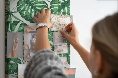 Tablica korkowa z motywem zielonych liści monstery