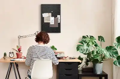 Kolorowa tablica korkowa z motywem mrocznym