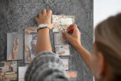 Kolorowa tablica korkowa o strukturze skalnej