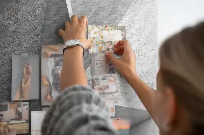 Tablica korkowa z motywem abstrakcyjnej geometrii