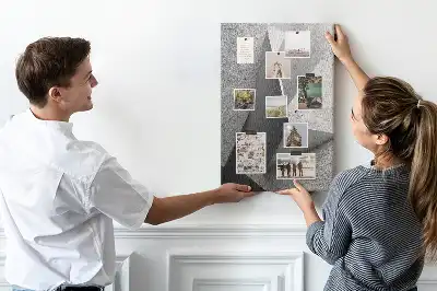Tablica korkowa z motywem abstrakcyjnej geometrii