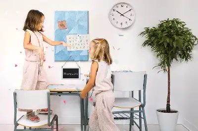 Tablica korkowa z motywem geometrycznym