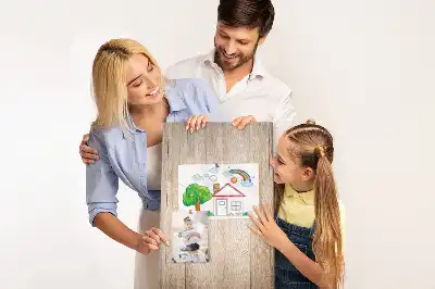 Tablica korkowa z motywem jasnych drewnianych desek