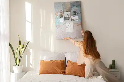 Tablica korkowa z abstrakcyjnym wzorem plam z tuszu