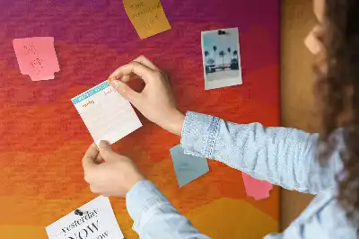 Kolorowa tablica korkowa Wschodzące słońce gradient