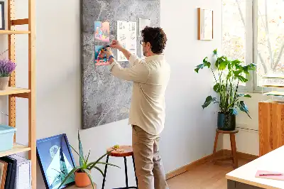 Tablica korkowa z wzorem głębokiego ciemnego marmuru