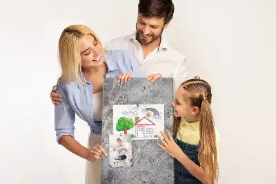 Tablica korkowa z wzorem głębokiego ciemnego marmuru