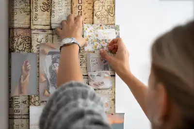 Tablica korkowa z motywem korków od wina