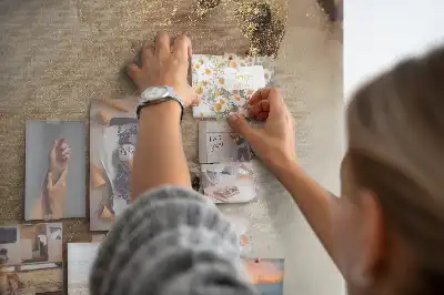 Tablica korkowa z motywem marmuru z połyskiem