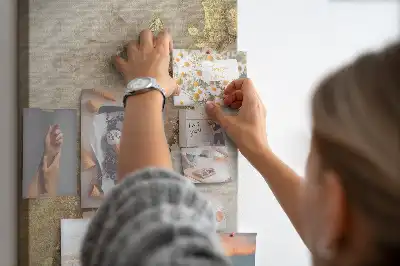 Tablica korkowa z motywem marmuru z połyskiem