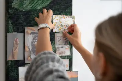 Tablica korkowa z motywem liści dżungli