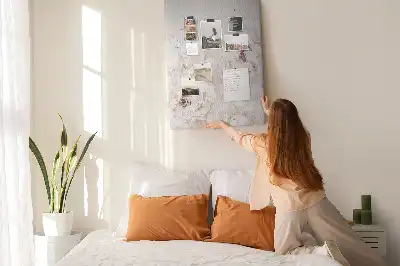 Kolorowa tablica korkowa z motywem kwiatów piwonii