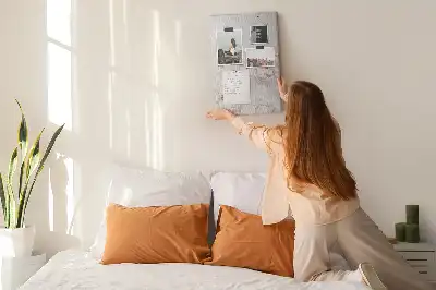 Kolorowa tablica korkowa z motywem kwiatów piwonii