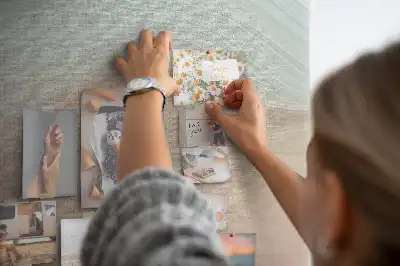 Kolorowa tablica korkowa w wielobarwnej palecie