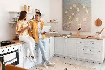 Kolorowa tablica korkowa w wielobarwnej palecie