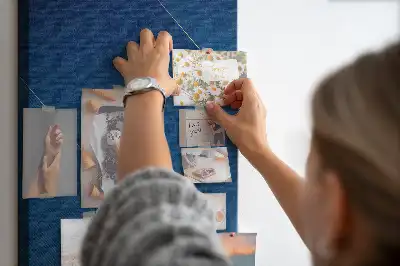 Kolorowa tablica korkowa w ornamentowy wzór