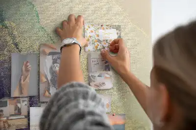 Kolorowa tablica korkowa wzór błyszczący marmur z brokatem