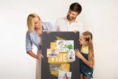 Kolorowa tablica korkowa z inspirującym cytatem