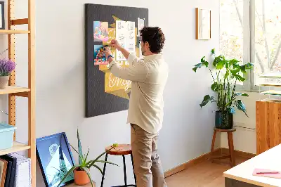 Kolorowa tablica korkowa z inspirującym cytatem