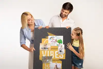 Kolorowa tablica korkowa z inspirującym cytatem