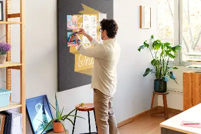 Kolorowa tablica korkowa z inspirującym cytatem
