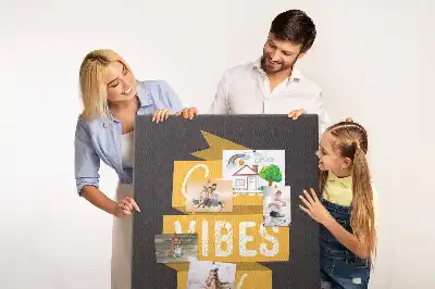 Kolorowa tablica korkowa z inspirującym cytatem