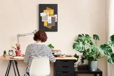 Kolorowa tablica korkowa z inspirującym cytatem