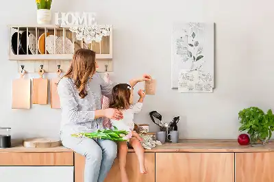 Kolorowa tablica korkowa z motywem roślinnego pędu z listkami