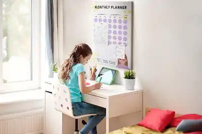 Tablica korkowa z nadrukiem harmonogramu miesięcznego