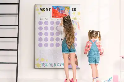Tablica korkowa z nadrukiem harmonogramu miesięcznego