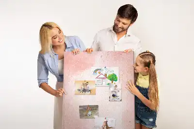 Tablica korkowa z motywem marmuru w kolorze różowym