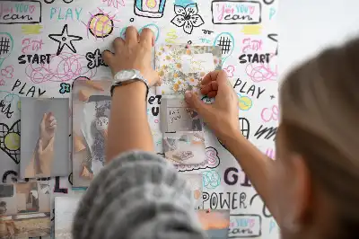 Kolorowa tablica korkowa z motywem dziecięcym