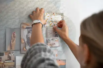 Tablica korkowa z motywem sportowej abstrakcji piłki