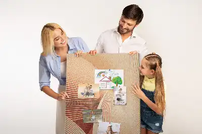 Tablica korkowa z subtelnym wzorem