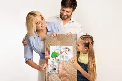 Tablica korkowa z subtelnym wzorem