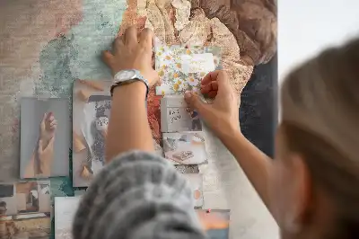 Tablica korkowa z motywem abstrakcyjnych plam