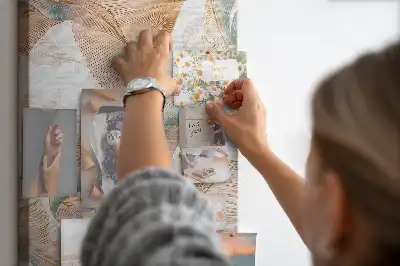 Tablica korkowa z motywem ptasich piór