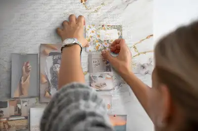Tablica korkowa z motywem dekoracyjnym marmuru