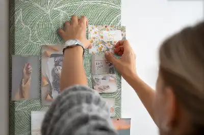 Tablica korkowa z motywem dużych liści